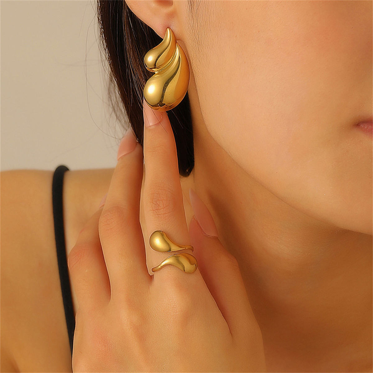 Water Droplets Stud Earrings - 18k Gold Plated