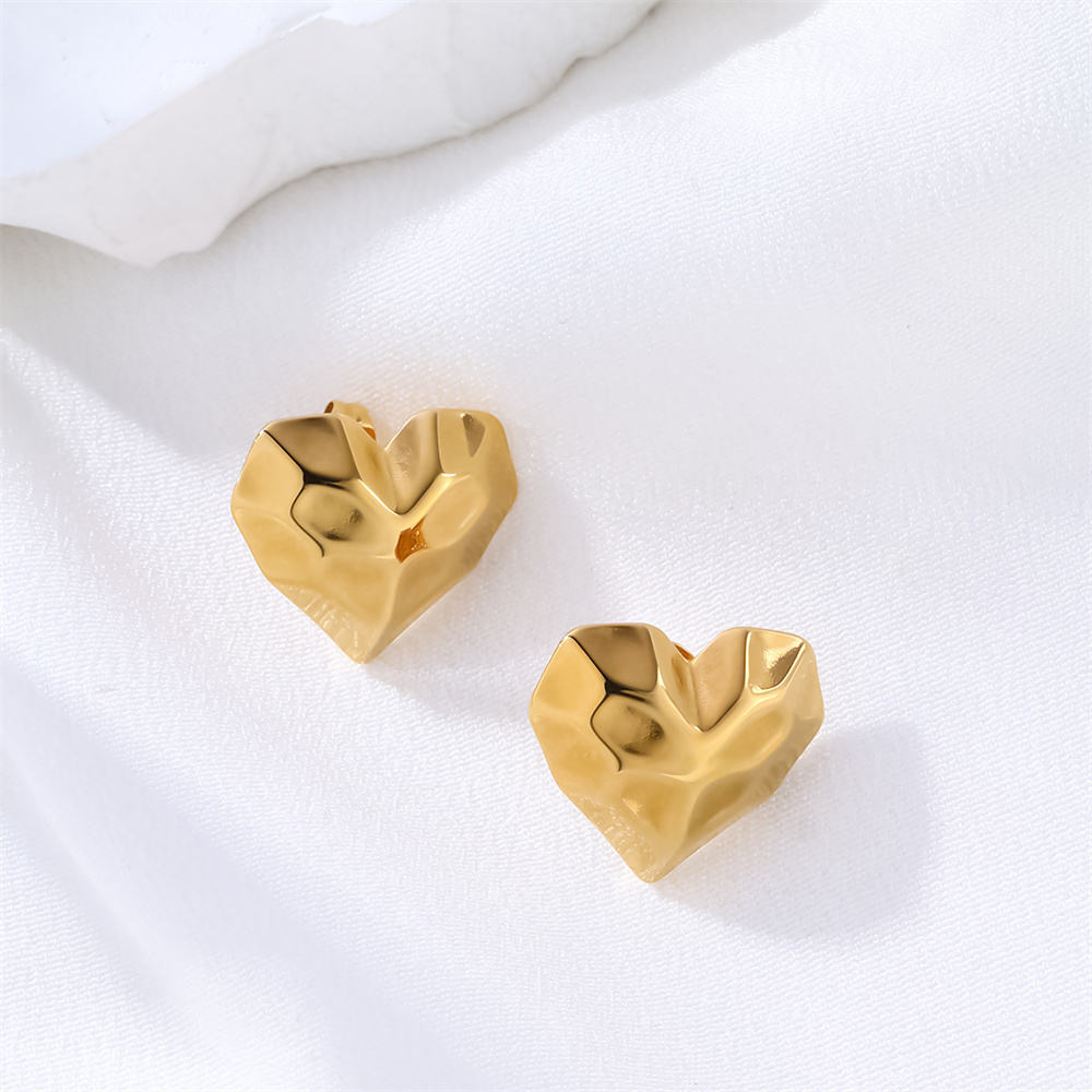 Dainty Hammer Heart Stud Earrings - 18k Gold Plated