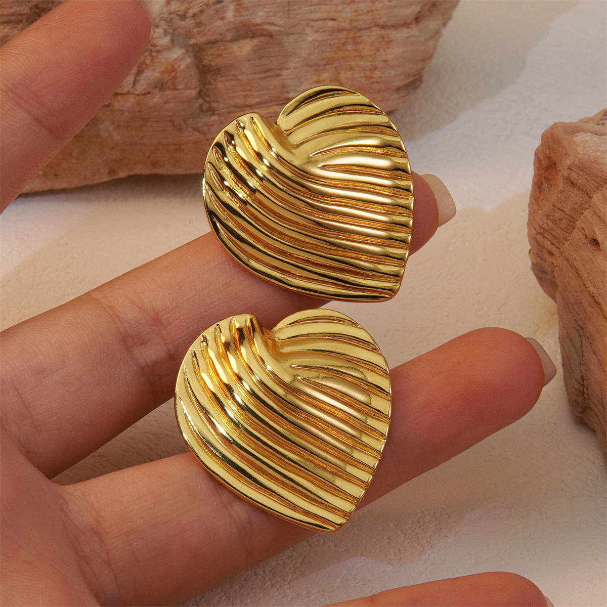 Sculpted Heart Earrings – 18K Gold Plated