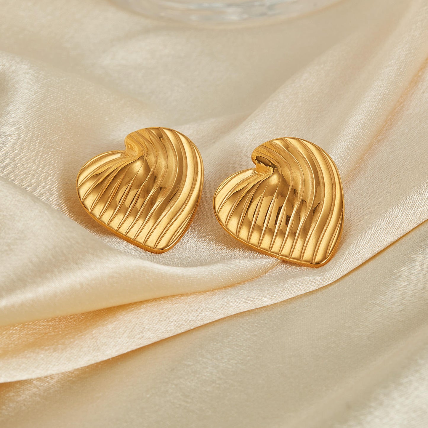 Sculpted Heart Earrings – 18K Gold Plated