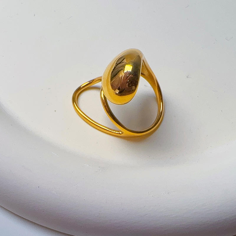 Chic Ring - 18k Gold Plated