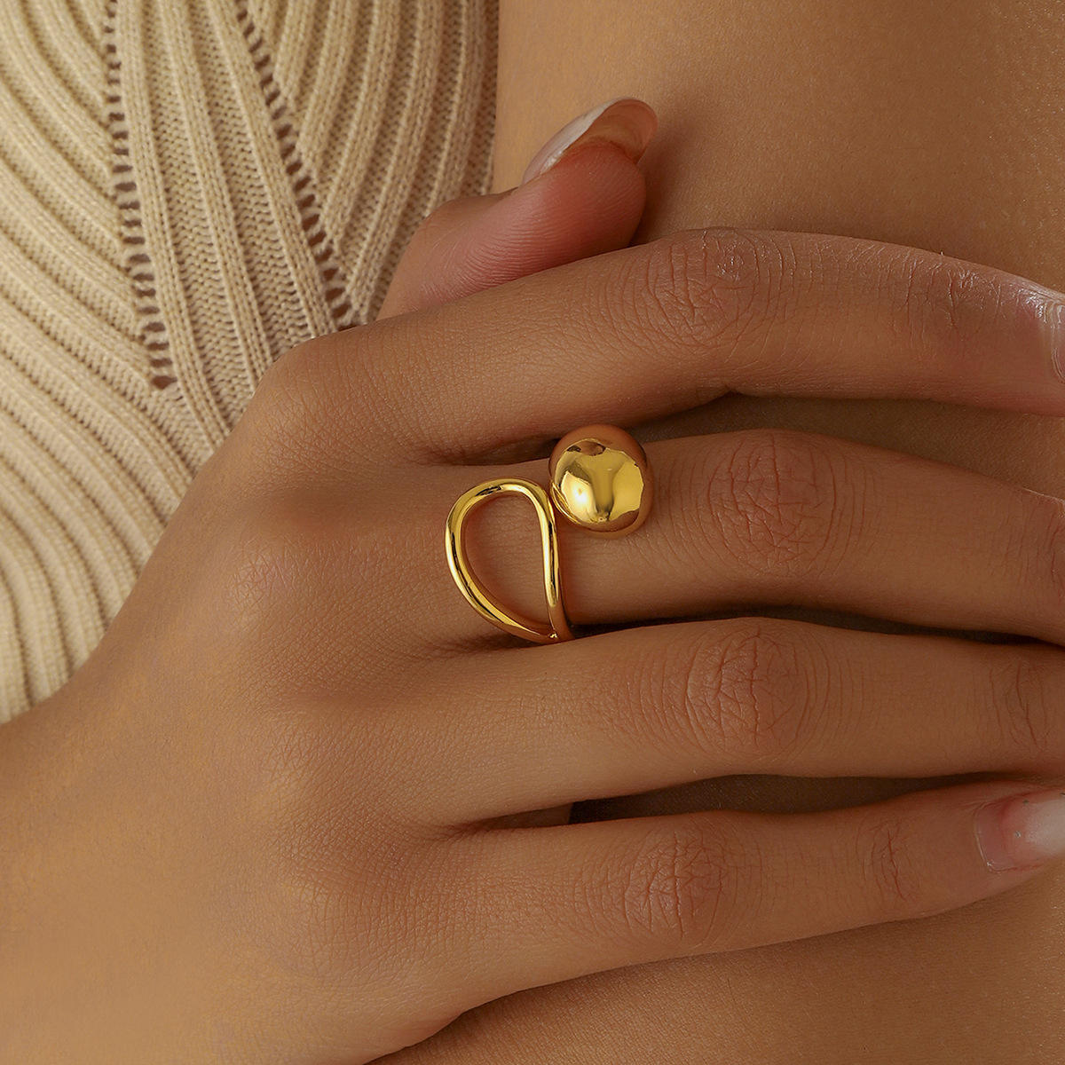 Chic Ring - 18k Gold Plated