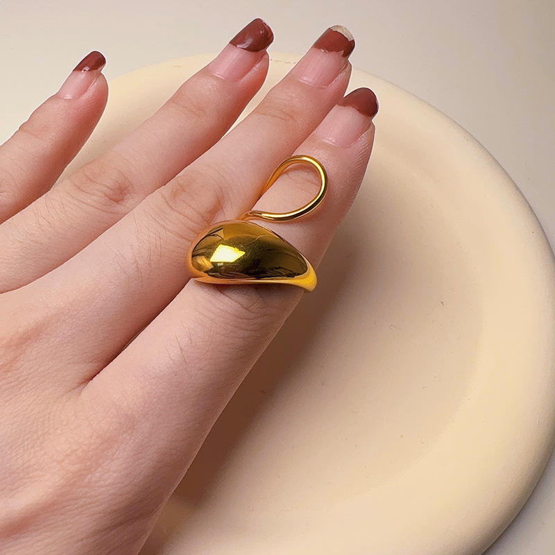 Chic Ring - 18k Gold Plated