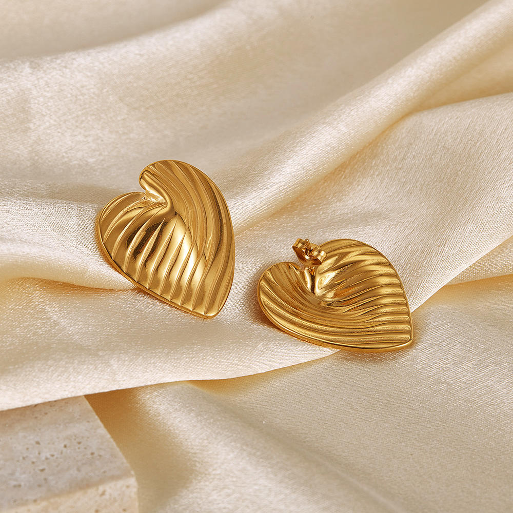 Sculpted Heart Earrings – 18K Gold Plated