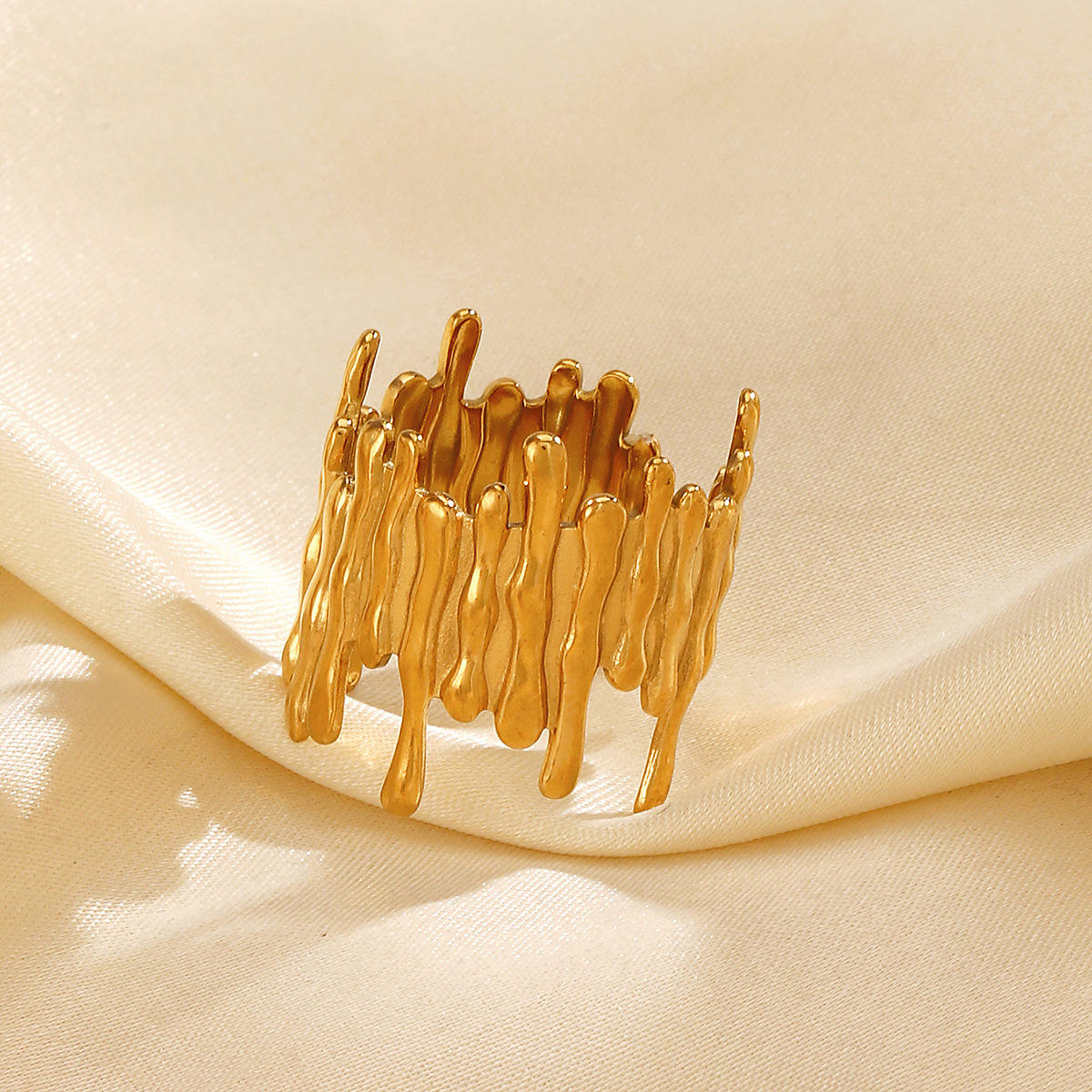 Abstract Organic Ring – 18K Gold Plated