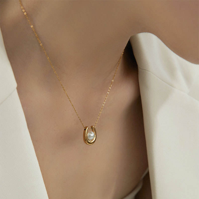 U Shape Pendant Necklace - 18k Gold Plated