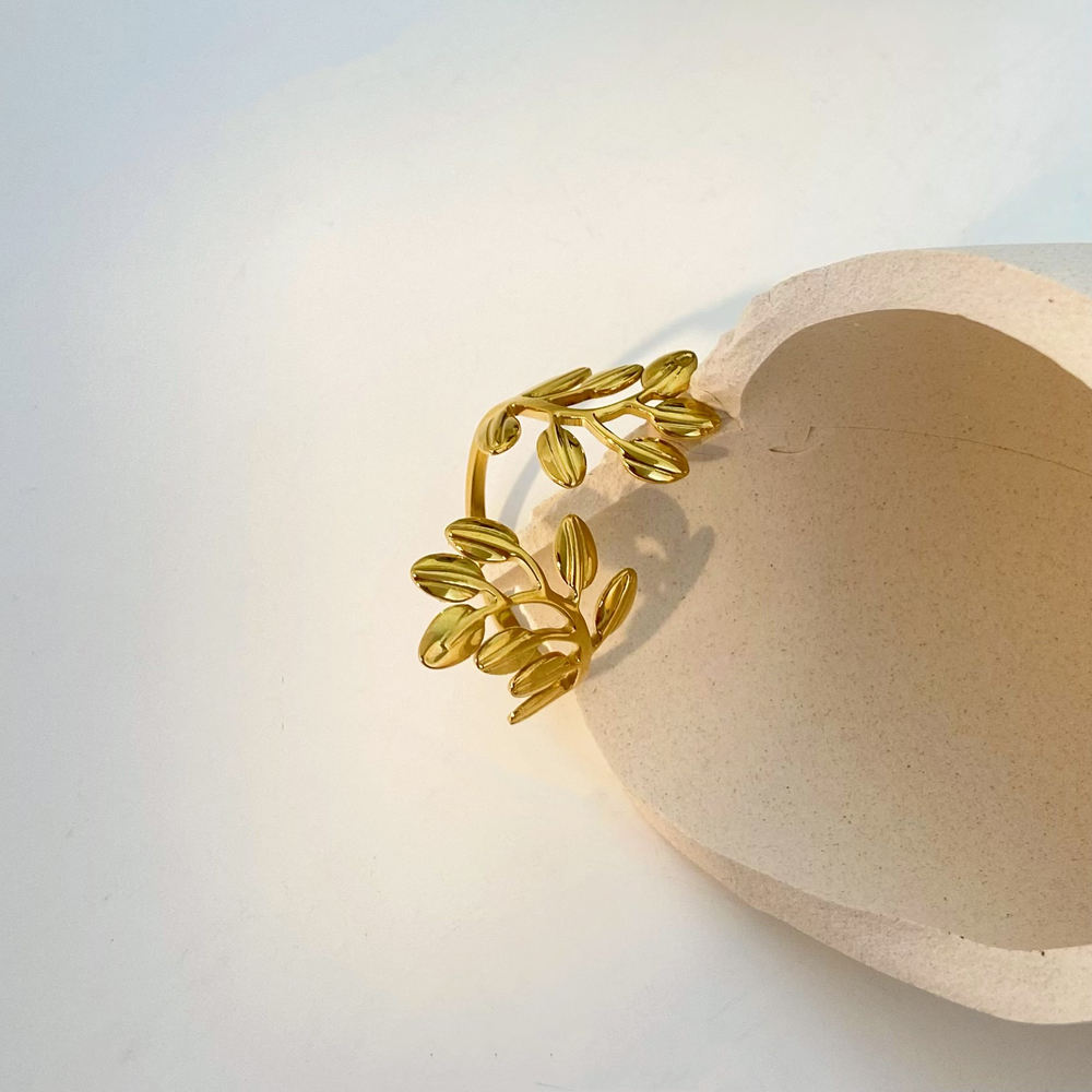 Laurel Leaf Adjustable Ring – 18K Gold Plated