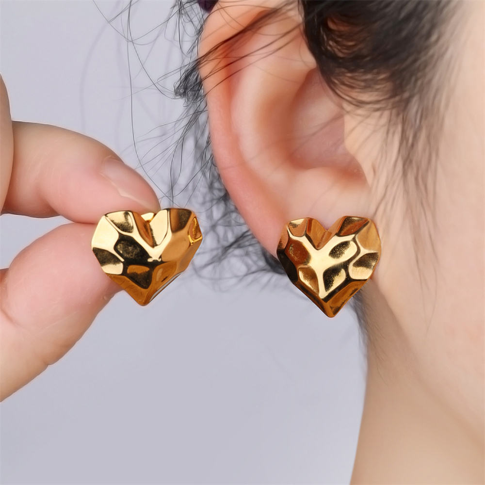 Dainty Hammer Heart Stud Earrings - 18k Gold Plated