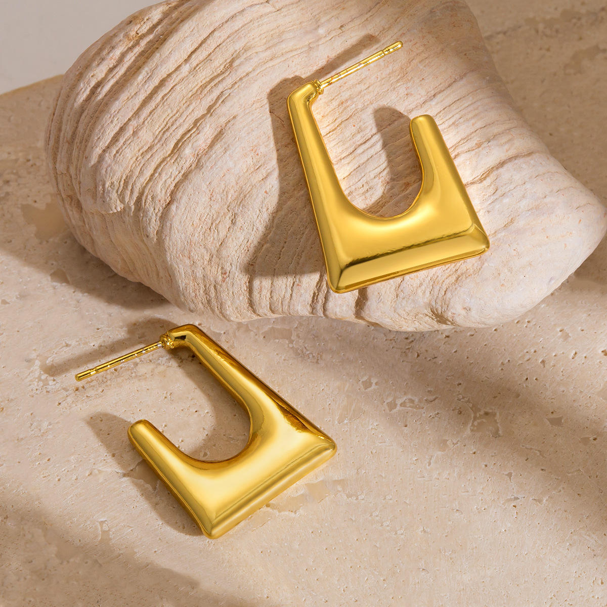 Hollow Rectangle Earring - 18k Gold Plated