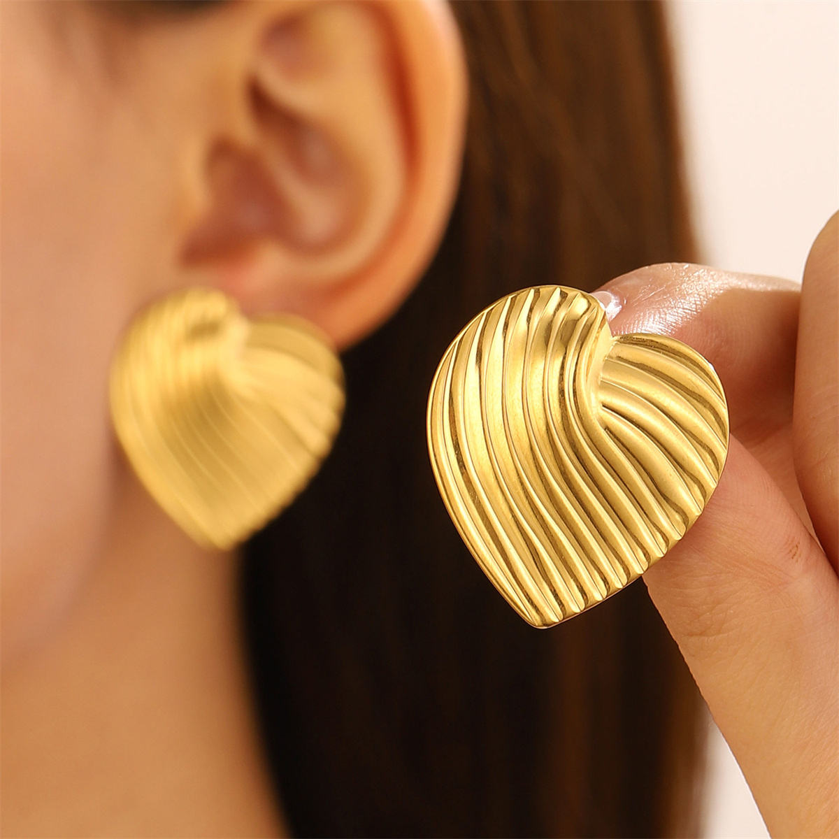 Sculpted Heart Earrings – 18K Gold Plated