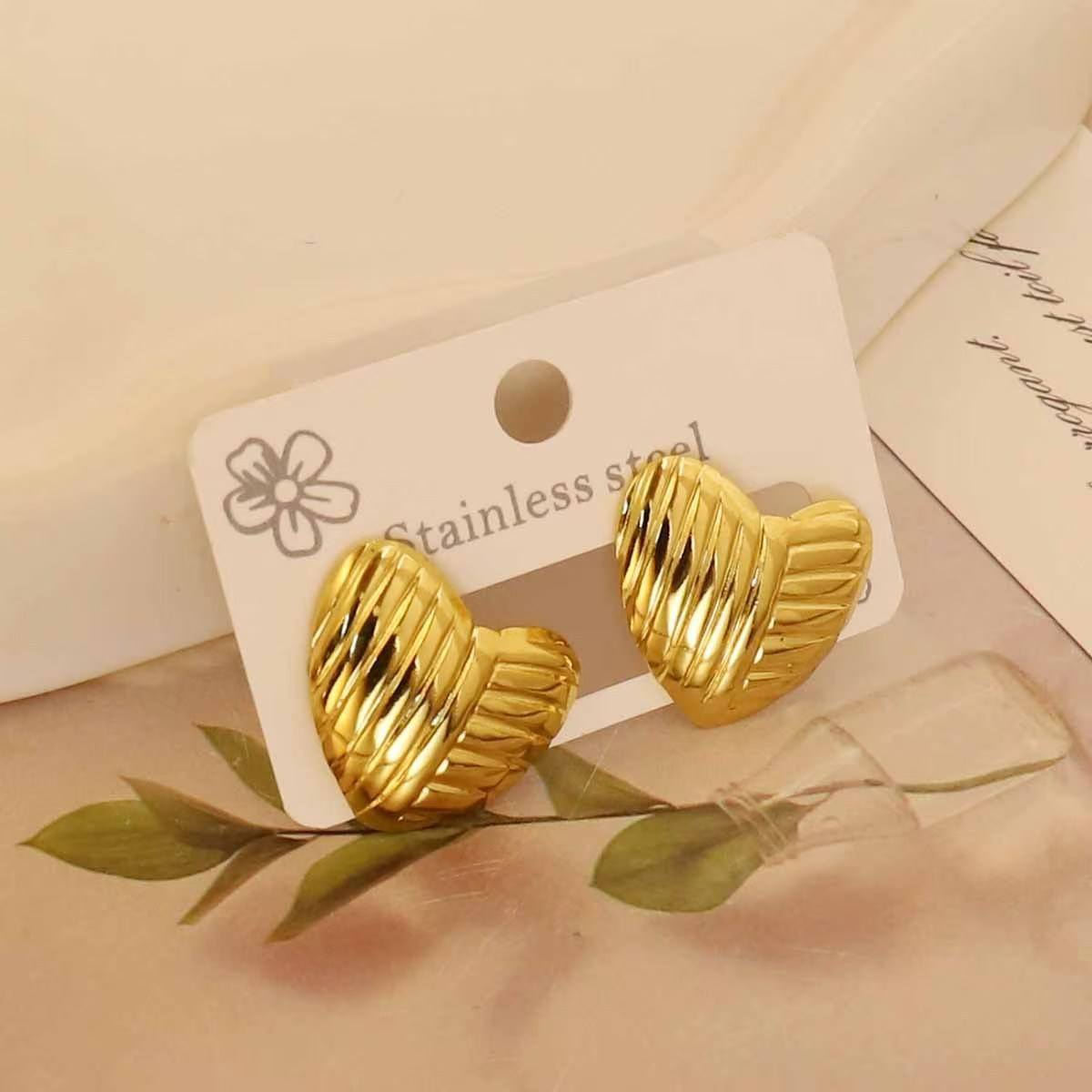 Ribbed Heart Stud Earrings