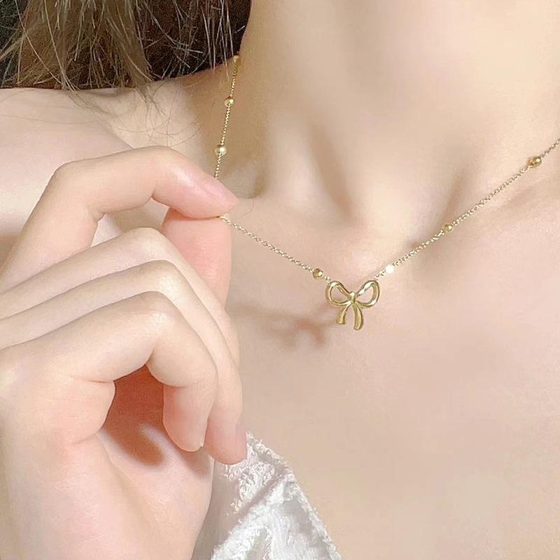 Minimal Bow Pendant Necklace