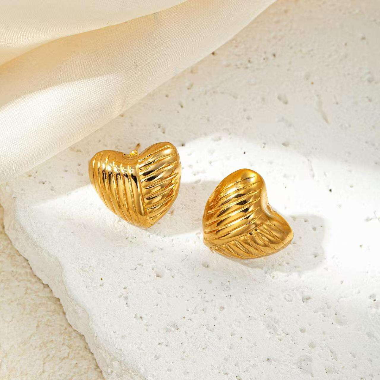 Ribbed Heart Stud Earrings