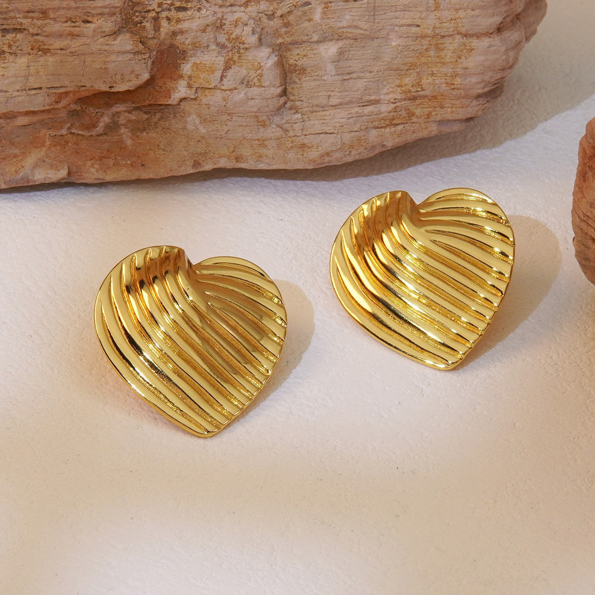 Sculpted Heart Earrings – 18K Gold Plated