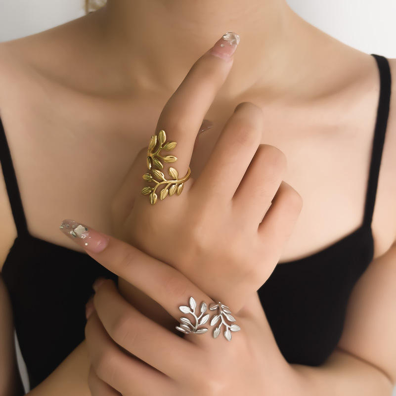 Laurel Leaf Adjustable Ring – 18K Gold Plated