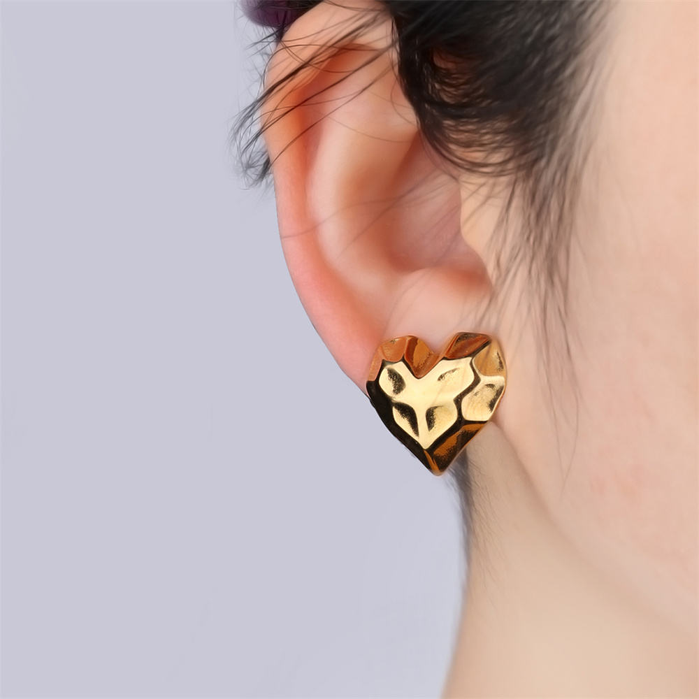 Dainty Hammer Heart Stud Earrings - 18k Gold Plated