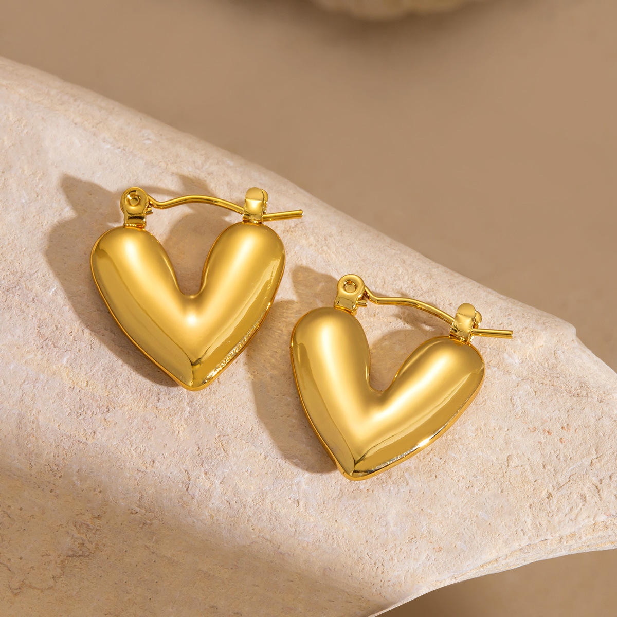 Smooth Heart Hoop Earrings - 18k Gold Plated