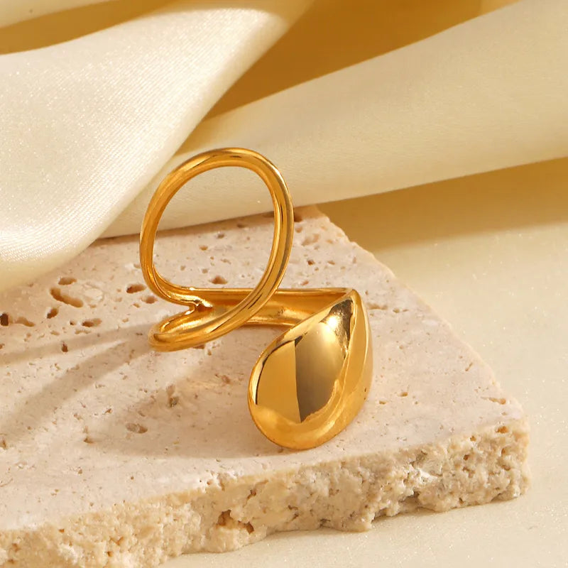 Chic Ring - 18k Gold Plated