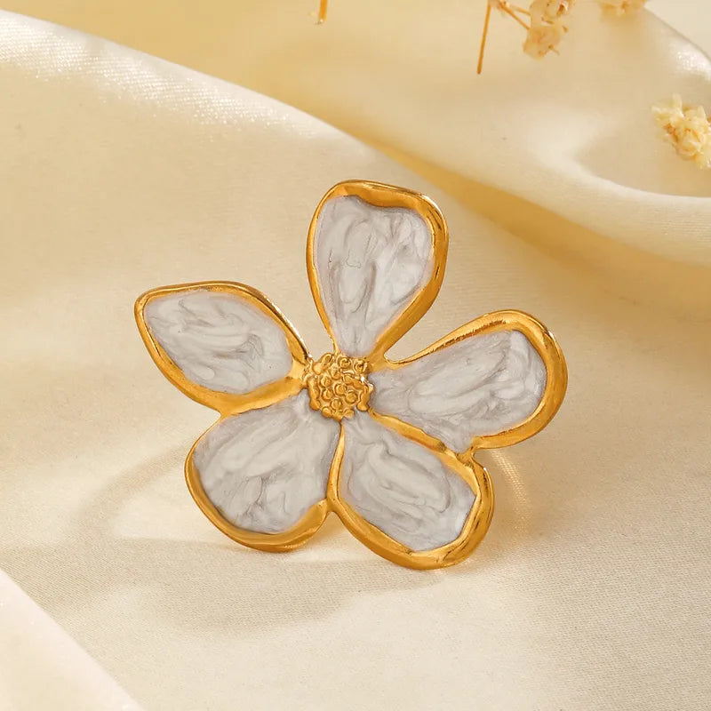 White Petal Flower Ring – 18K Gold Plated