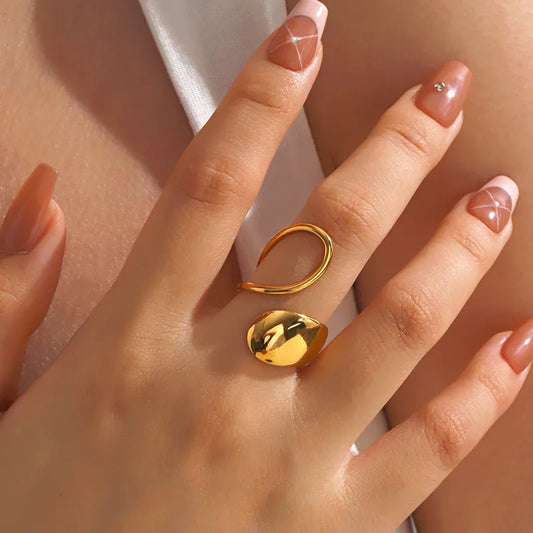Chic Ring - 18k Gold Plated