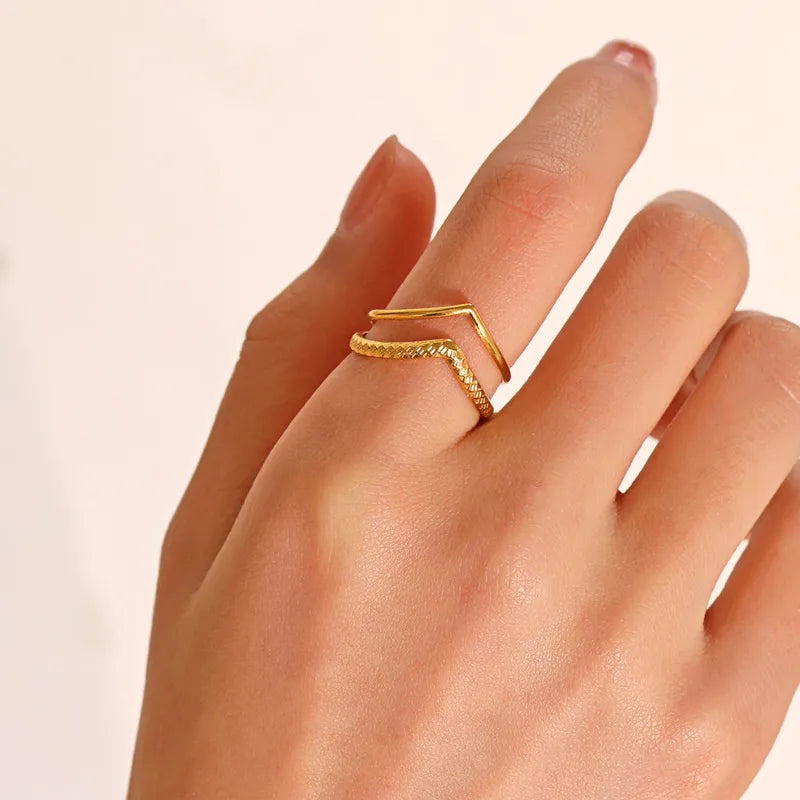 Seren V-Band Ring - 18K Gold Plated