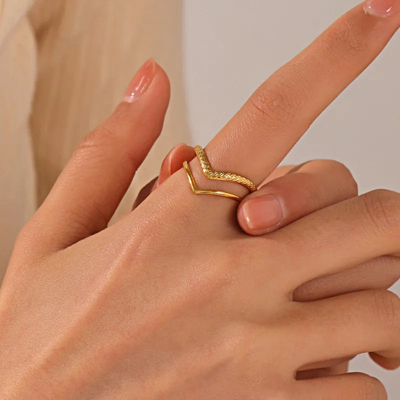 Seren V-Band Ring - 18K Gold Plated