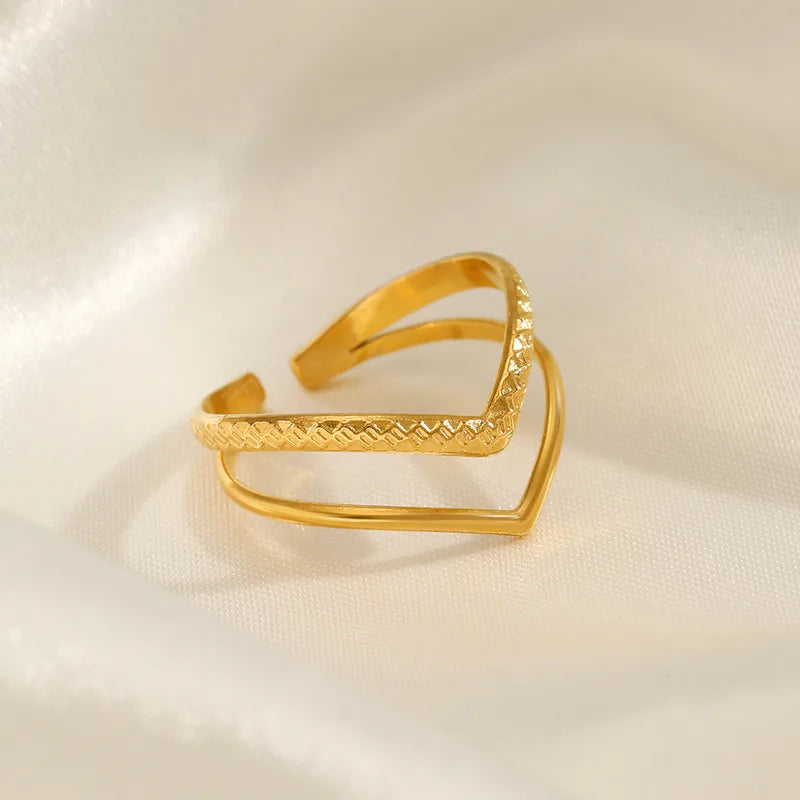 Seren V-Band Ring - 18K Gold Plated
